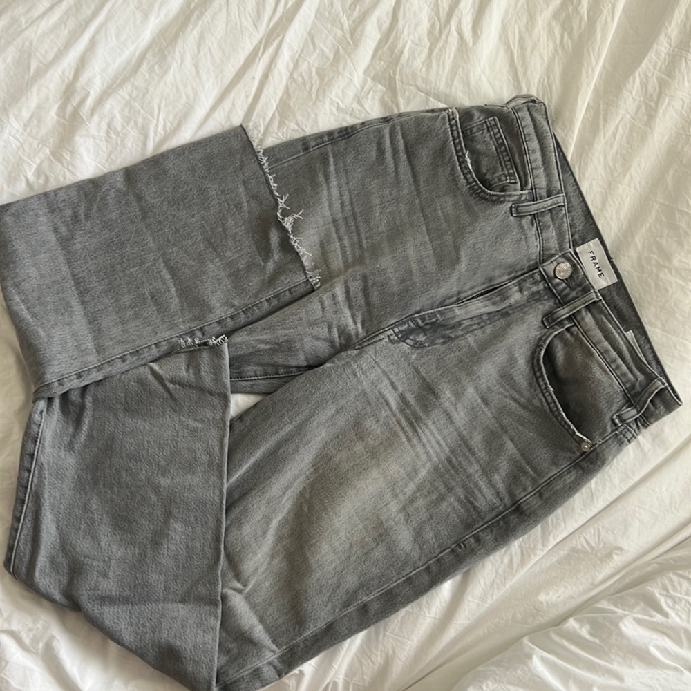 Frame Denim Le Jane Crop Jean in Grey wash. NWT. Size 27